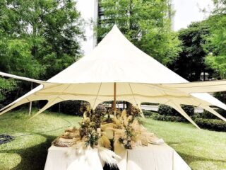 獨家商品《Glamping Wedding-戶外帳篷婚禮》

此次很榮幸受邀台灣維多麗亞酒店的戶外婚禮體驗市集，規劃豪華帳篷式婚禮派對，希望來參加的各位都有感受到自然花園和帳篷所帶來的愜意🌲💒 每個戶外環境，都有它獨一無二的力量，規劃配置的比例，讓簡樸的帳篷襯托出最美的風景🌹

心目中的戶外婚禮・派對是什麼畫面呢，就讓我們幫你實現🎉

#Glamping#Wedding#party#cocktail#outdoor#豪華#露營#帳篷#戶外#派對#婚禮#帳篷#規劃#租借#婚禮佈置#維多麗亞酒店#台灣#自然