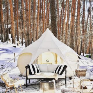 總是在冬天的夜晚，
在帳篷裡感受到寒風刺骨。

Glamping 的冬季露營或許可以不一樣🌟

能夠快速設置且舒適度百分百的充氣帳篷，在白色世界中的發著暖暖的光亮，感受在雪中露營的浪漫，在寒冬中享受戶外的溫暖。

有興趣可以的生活戶外迷，歡迎與我們聯繫。我們將會提供最新的Glamping 資訊😊

#glamping#glampinglife#camp#campstyle#popdaily#likeforlike#likeforlife#Japan#ilovecamping#vscotaiwan#taiwan#travelgram #tents #glamplife #outdoors #camping #adventure#vacation#lotusbelletensjapan